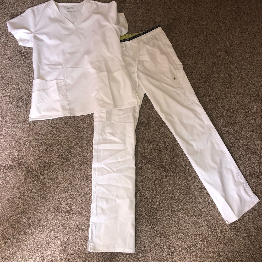 White Cherokee Sport Luxe scrub set
